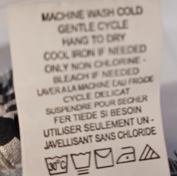 4/$80 Silver & Black Fitted Blouse - Size 20 (Fitted) - Picture 8 of 9